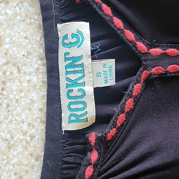 Gorgeous Black Tunic Tiered Flowy Sleeves With Embroidered Front - Picture 5 of 11